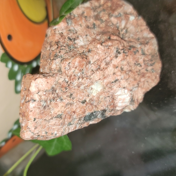 Pink granite Granite is an igneous intrusive rock with holocrystalline texture - Picture 7 of 7